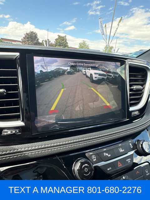Used 2025 Chrysler Pacifica Limited FWD image 24