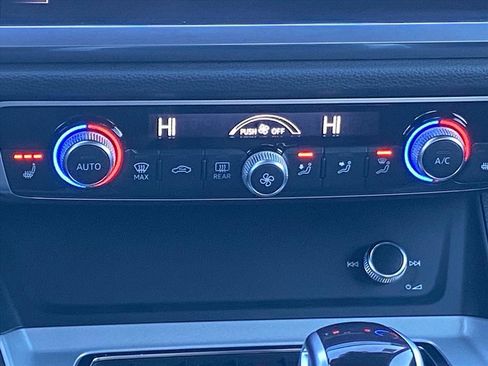 Used 2023 Audi Q3 2.0T Premium image 9