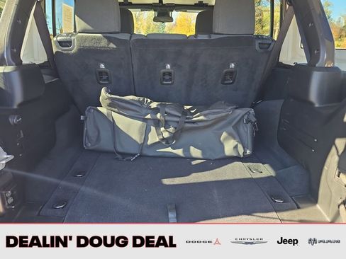 Used 2025 Jeep Wrangler Sahara image 23