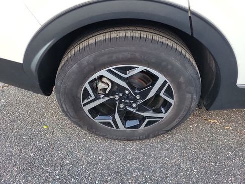 Used 2025 Kia Sportage LX image 7