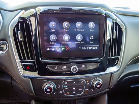 Used 2020 Chevrolet Traverse LT image 21