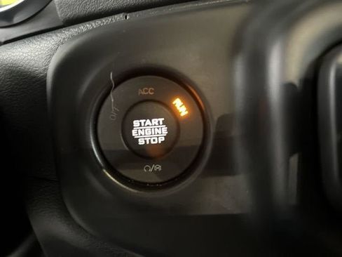 Used 2022 Jeep Wrangler Unlimited Sahara image 17