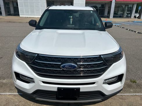 Used 2023 Ford Explorer XLT w/ Equipment Group 202A AWD/4WD image 2