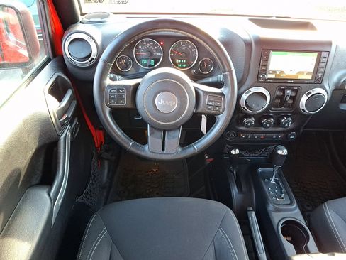 Used 2016 Jeep Wrangler Unlimited Sahara w/ Connectivity Group image 13