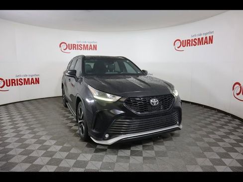 Used 2022 Toyota Highlander XSE FWD image 11