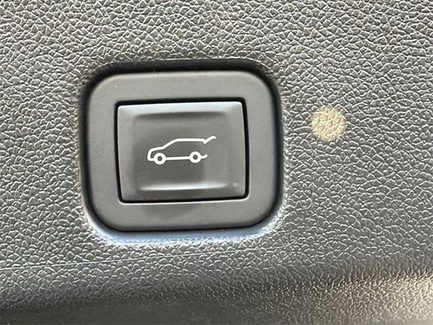 Used 2025 GMC Acadia Denali image 19