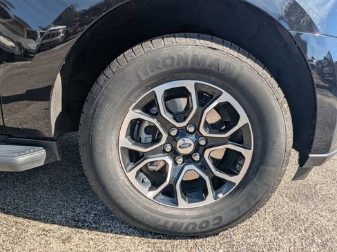 Used 2024 Ford Expedition XLT image 12