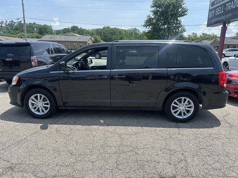 Used 2019 Dodge Grand Caravan SXT image 12