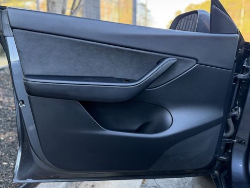 Used 2020 Tesla Model Y Long Range image 28