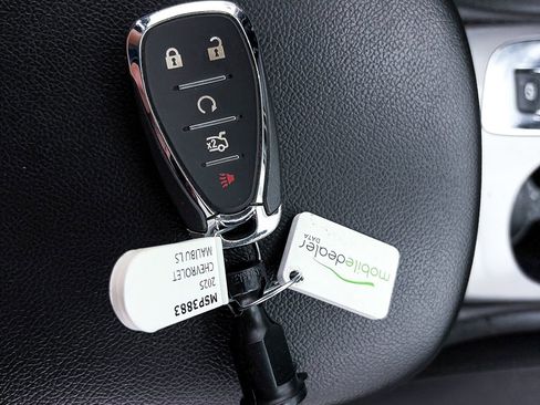 Used 2025 Chevrolet Malibu LS FWD image 22