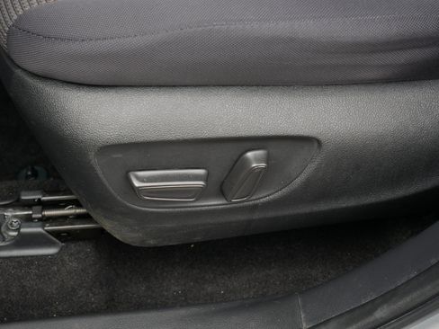 Used 2023 Toyota Highlander L image 19