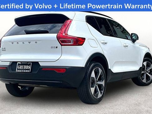 Used 2025 Volvo XC40 B5 Plus AWD/4WD image 2