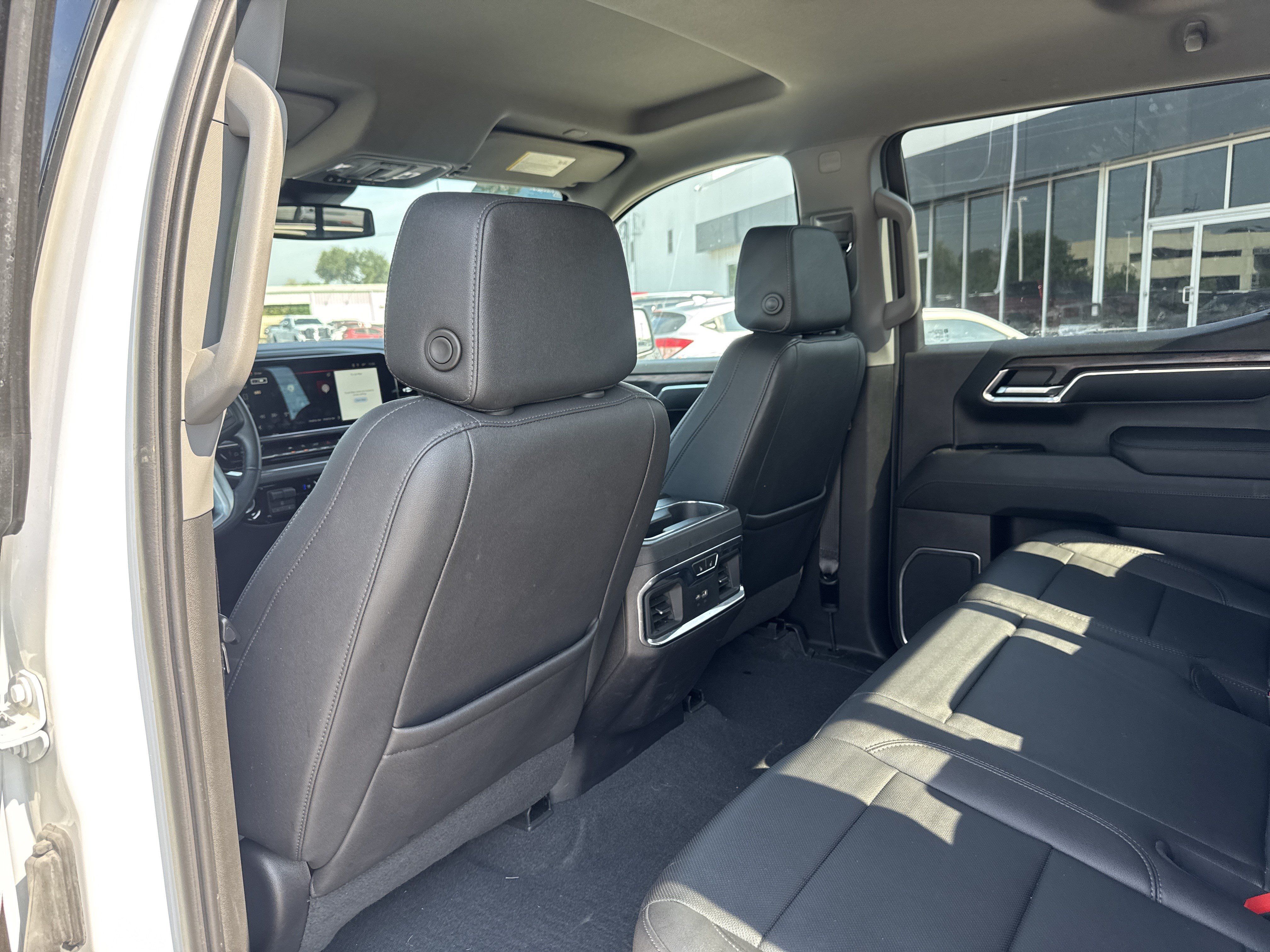 Used 2023 GMC Sierra 1500 SLT w/ SLT Premium Package AWD/4WD image 9