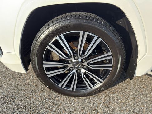Used 2024 Lexus LX 600 4WD w/ Luxury Package image 9