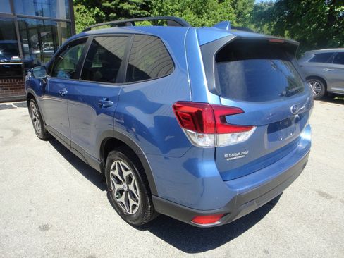Used 2019 Subaru Forester Premium AWD/4WD image 6