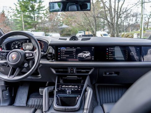 Used 2024 Porsche Cayenne S image 65