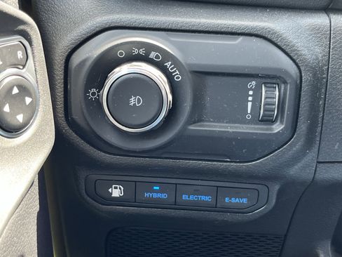 Used 2023 Jeep Wrangler Unlimited Sahara w/ Cold Weather Group AWD/4WD image 40