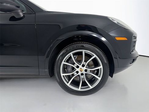 Certified 2023 Porsche Cayenne w/ Premium Package AWD/4WD image 29