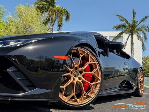 Used 2022 Lamborghini Huracan EVO RWD image 9