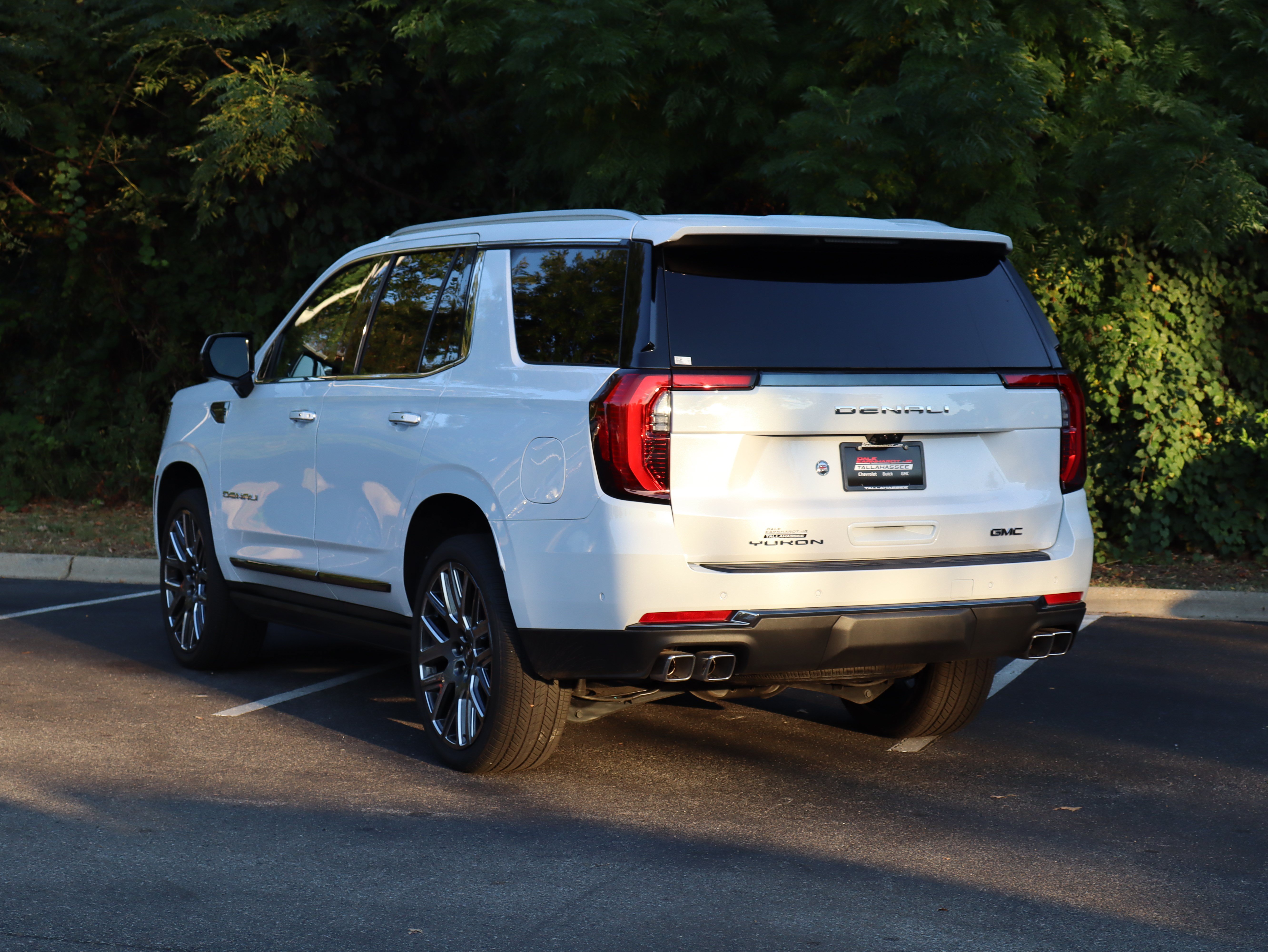 Used 2026 GMC Yukon Denali Ultimate AWD/4WD image 7