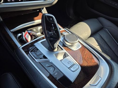 Used 2021 BMW 750i xDrive w/ Autobahn Package AWD/4WD image 19