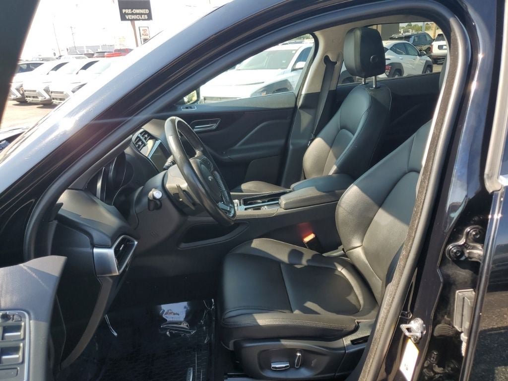 Used 2019 Jaguar F-PACE Premium AWD/4WD image 16
