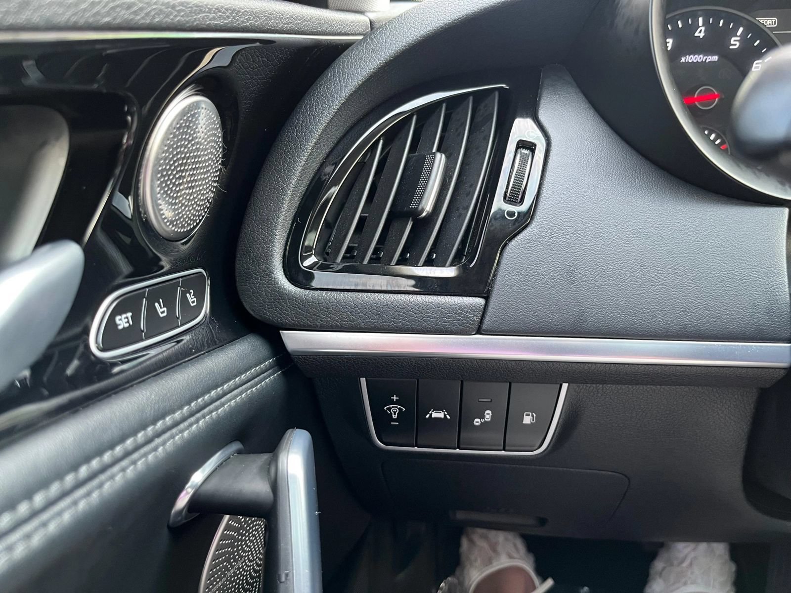 Used 2018 Kia Stinger Premium RWD image 18