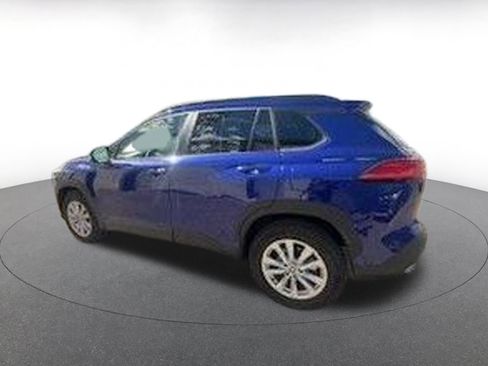 Used 2025 Toyota Corolla Cross LE image 7