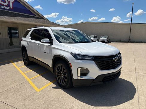 Used 2023 Chevrolet Traverse RS w/ LPO, Floor Liner Package FWD image 3