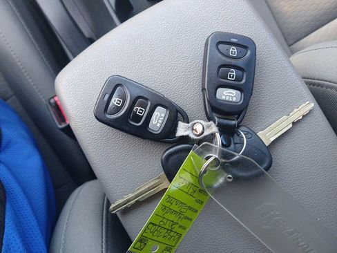 Used 2019 Hyundai Elantra SE FWD image 6