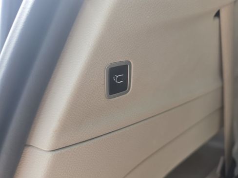 Used 2023 Chrysler Pacifica Touring-L FWD image 15