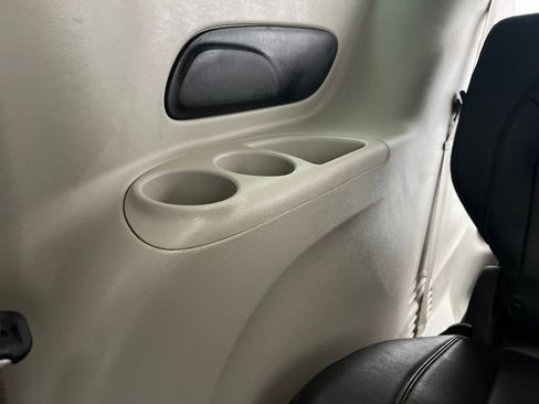 Used 2020 Chrysler Pacifica Touring-L image 35