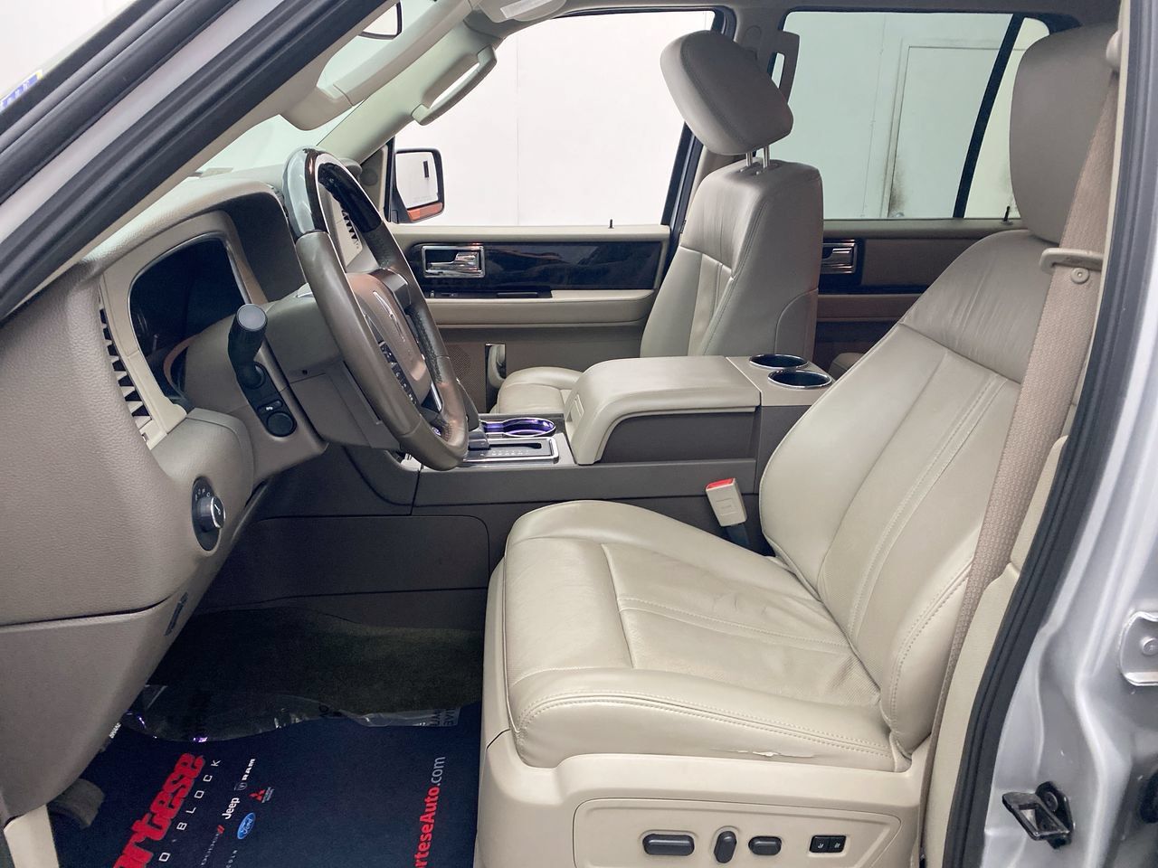 Used 2017 Lincoln Navigator Select AWD/4WD image 14
