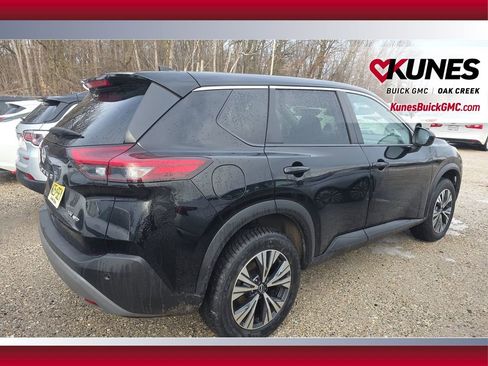 Used 2023 Nissan Rogue SV image 5