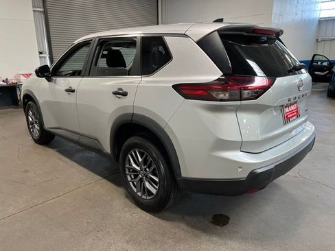Used 2024 Nissan Rogue S AWD/4WD image 5