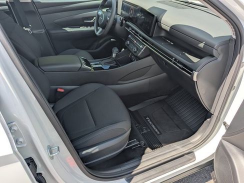 Used 2025 Hyundai Tucson SE image 12