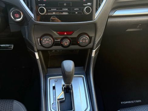 Used 2021 Subaru Forester Premium image 6