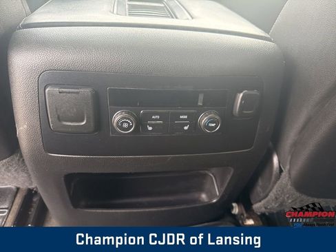 Used 2015 GMC Yukon XL SLT image 47