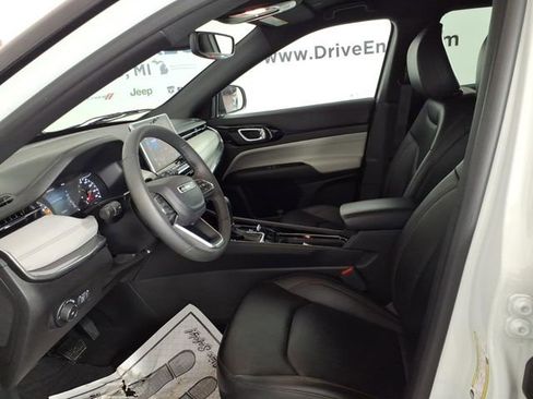 Used 2024 Jeep Compass Limited AWD/4WD image 12