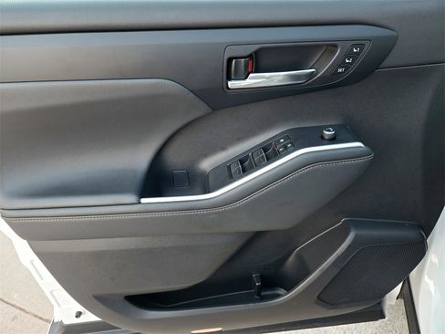 Used 2023 Toyota Highlander Bronze Edition image 35