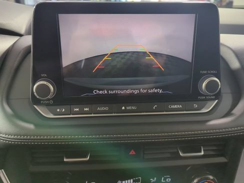 Used 2025 Nissan Rogue SV AWD/4WD image 28