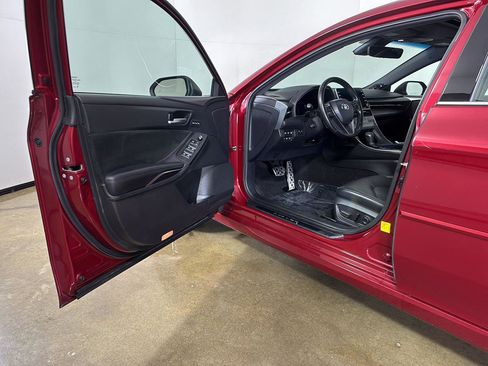 Used 2019 Toyota Avalon Touring w/ Advanced Safety Package FWD image 2