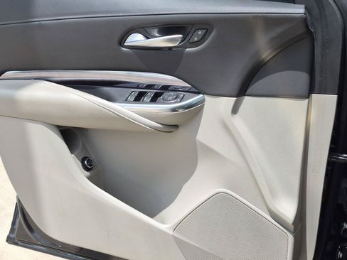 Used 2023 Cadillac XT4 Luxury w/ Cold Weather Package FWD image 21