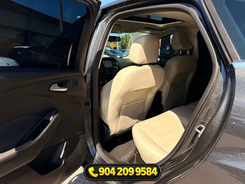Used 2017 Ford Focus Titanium FWD image 27