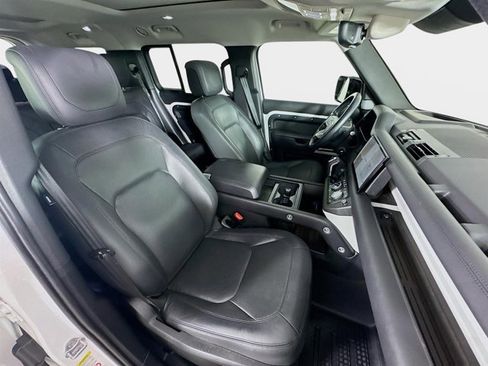 Used 2023 Land Rover Defender 130 SE image 31