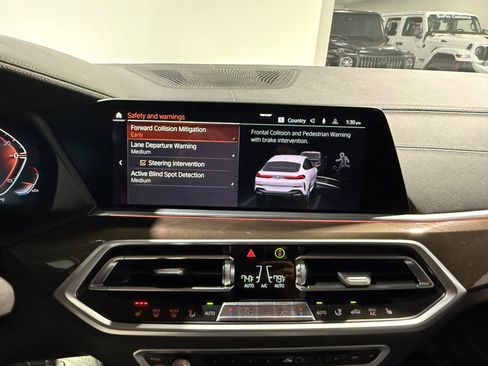 Used 2023 BMW X6 xDrive40i w/ M Sport Package AWD/4WD image 42
