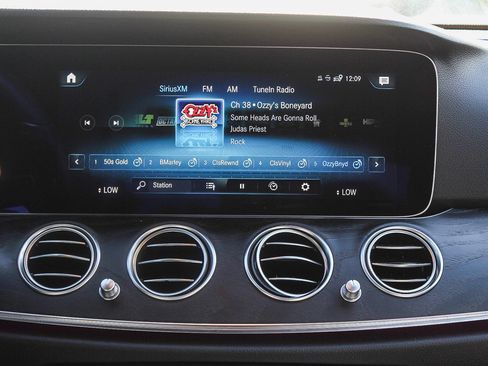 Used 2022 Mercedes-Benz E 350 Sedan image 14