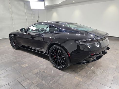 Used 2021 Aston Martin DB11 Coupe image 2