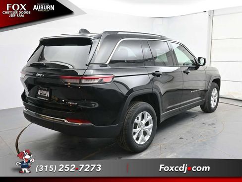 Used 2023 Jeep Grand Cherokee Limited image 13