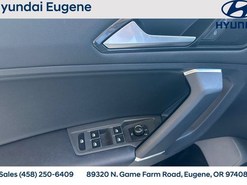 Used 2018 Volkswagen Tiguan SE FWD image 12